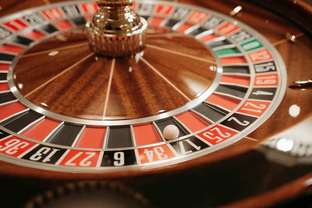 Live Casino Games vs. RNG-Based Games: The Ultimate Comparison Guide
